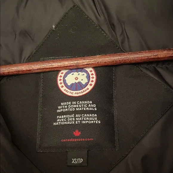 Authentic Canada Goose Arctic Program Black Coat Look very beautiful and style - Picture 4 of 12
